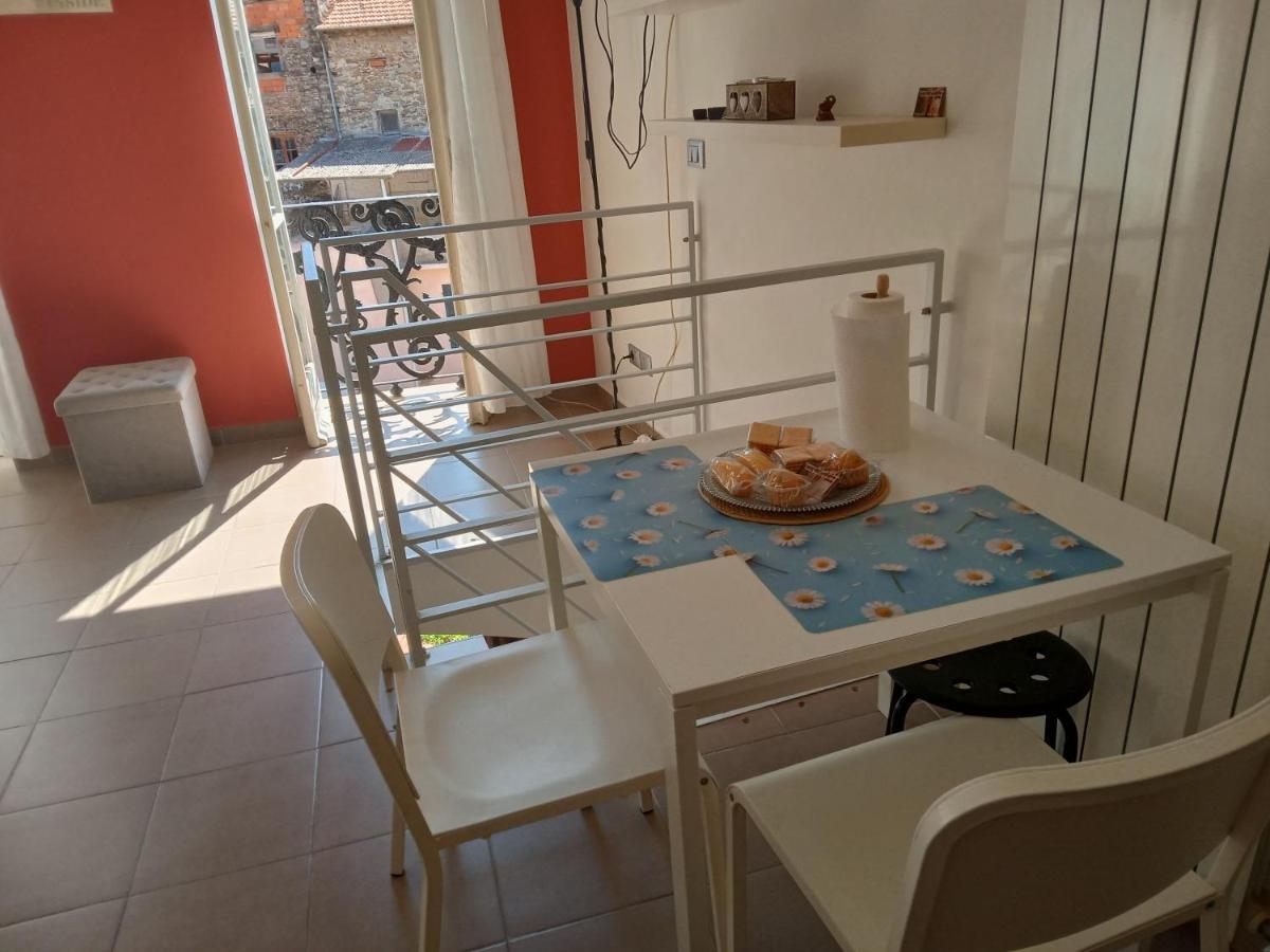La Casetta Di Giulia Dolceacqua Buitenkant foto